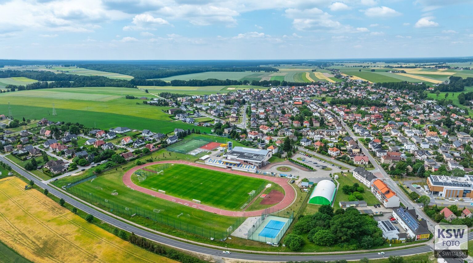 Stadion Miejski i obiekty MCSiR w Oleśnie z lotu ptaka