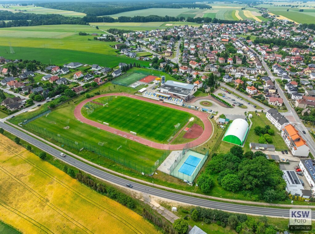 Stadion Miejski w Oleśnie z bieżnią lekkoatletyczną